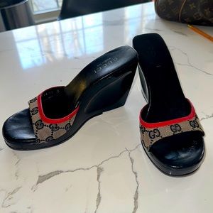 Authentic Gucci wedges Classic shoe